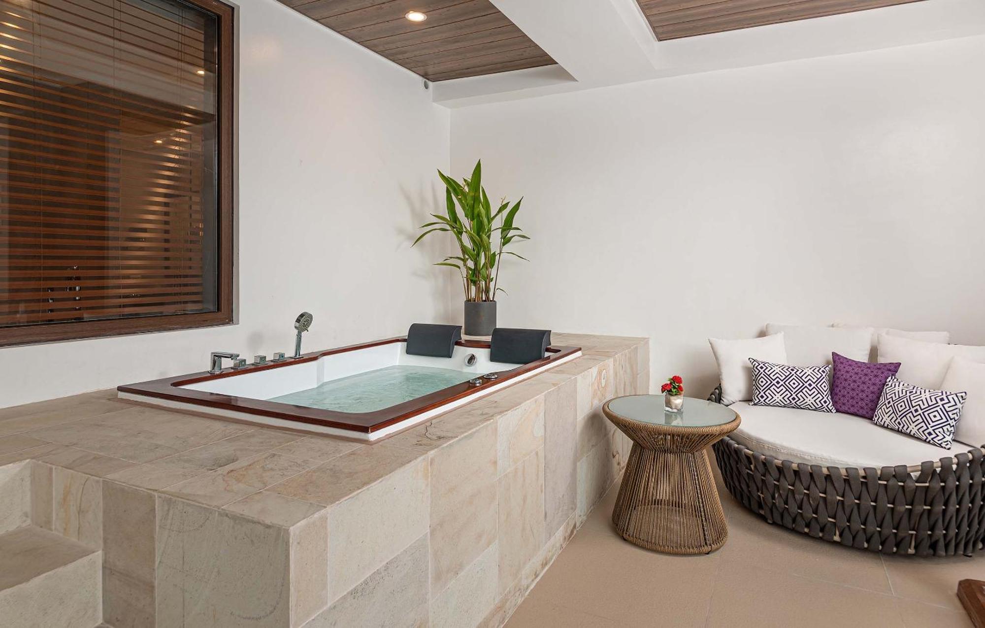 Mandarin Bay Resort And Spa Balabag  外观 照片