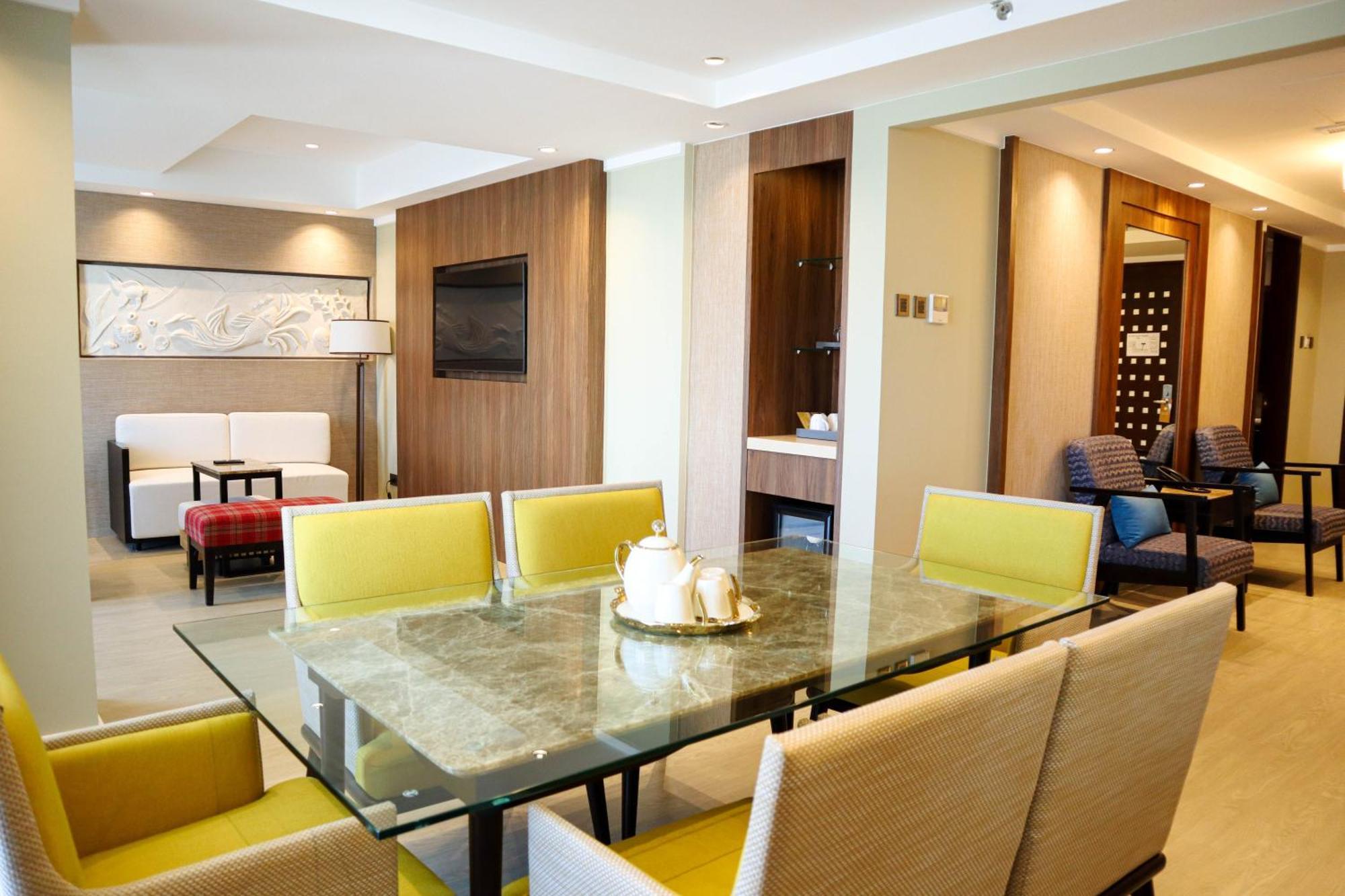 Mandarin Bay Resort And Spa Balabag  外观 照片