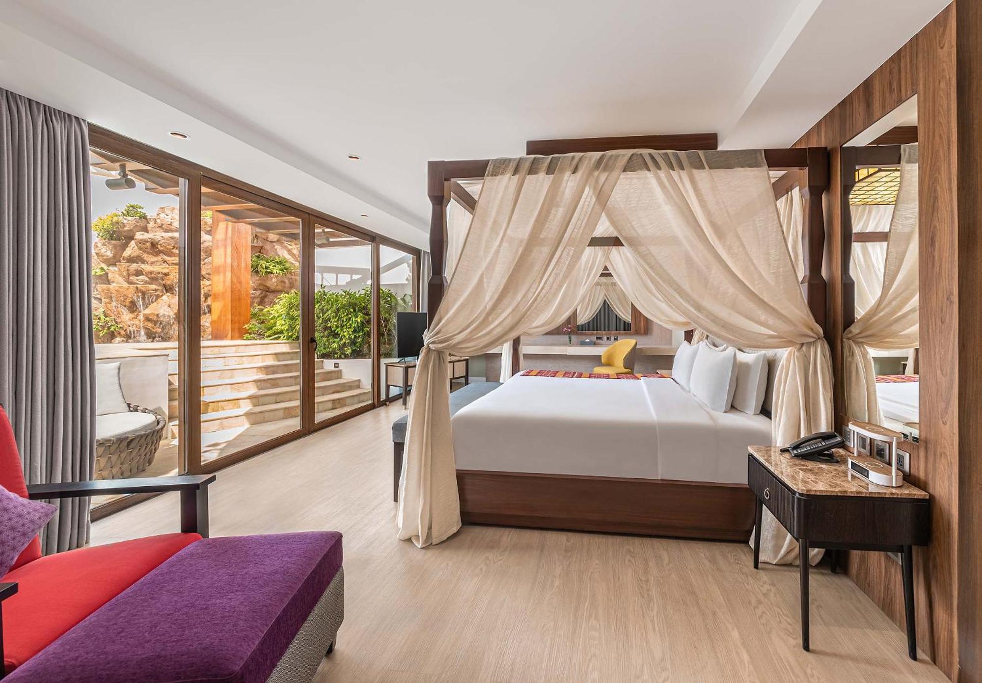 Mandarin Bay Resort And Spa Balabag  外观 照片